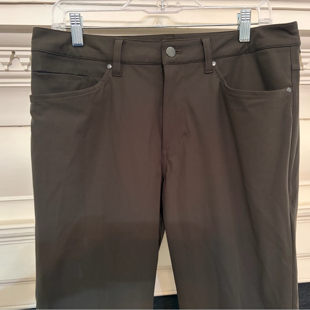 Lululemon Men's Five Pocket Olive Green Pants Sz 31 x 27